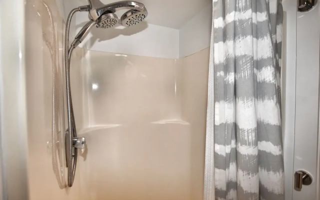 0607 Waters Edge Resort 1 Bedroom Condo by Redawning