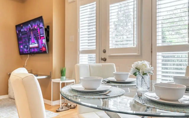 Cozy 1 Bedroom Townhouse