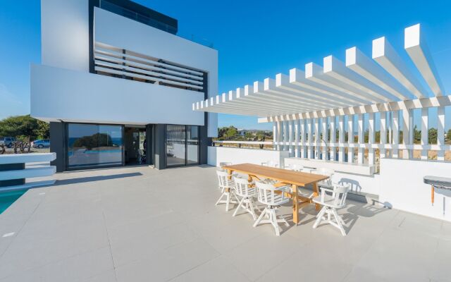 Albatross Beach Front Villas