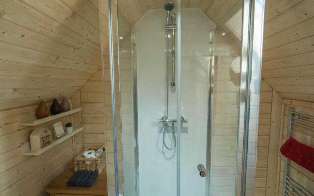 Cozy Carluke Lodge Retreat
