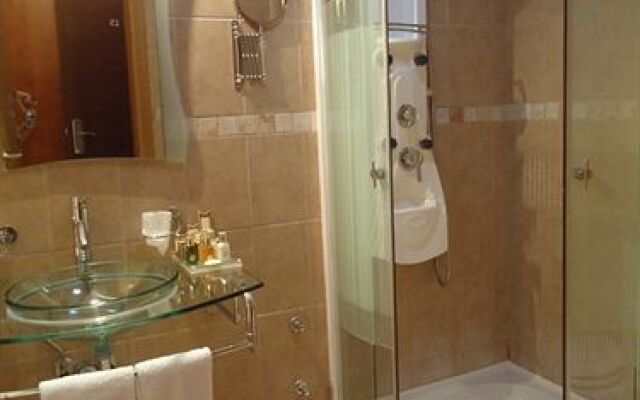 Hotel Romanov
