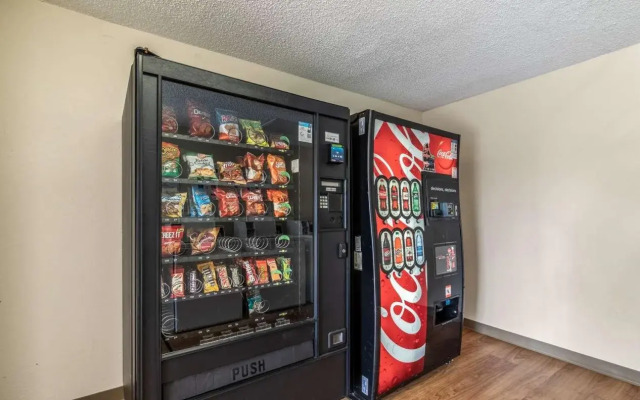 HomeTowne Studios by Red Roof Austin