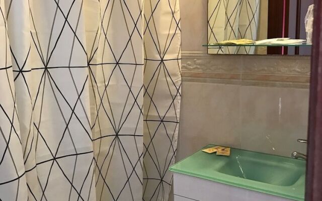 La Nova Tenalla - Adults Only