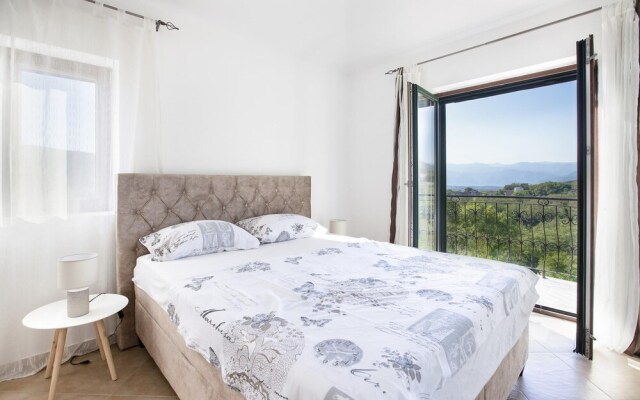 Marvelous Villa With View and Jacuzzi in Kotor