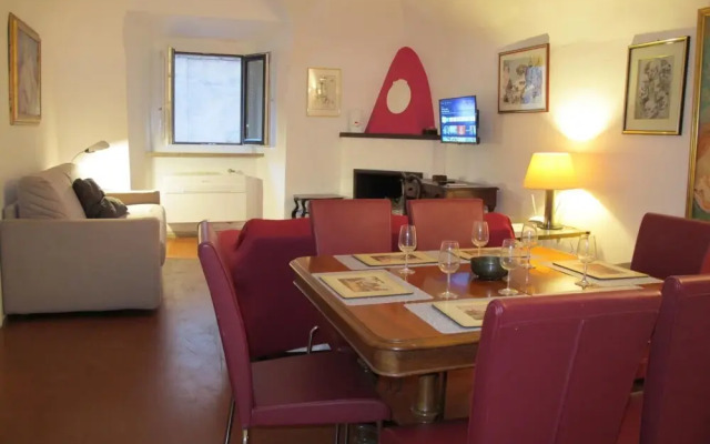 Aurora in Pantheon Apartment