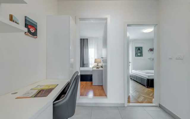 Modern 90 m2 apt With Balcony w the sea View