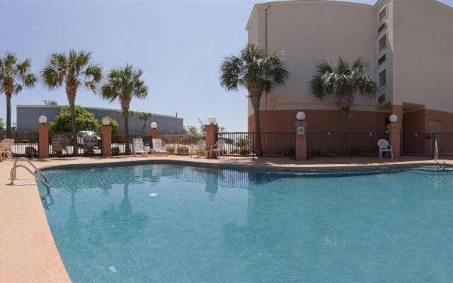 Holiday Inn Express Biloxi - Beach Blvd