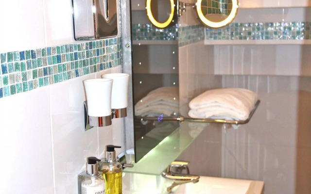 Crompton Guest House