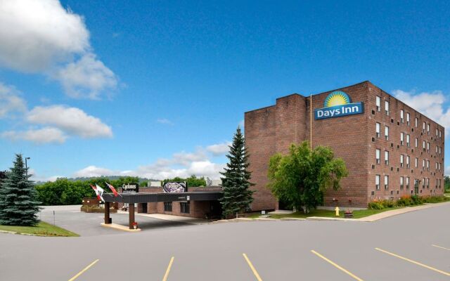 Days Inn & Conference Centre Renfrew Centre