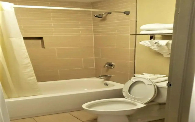 Quality Suites Nashville Airport