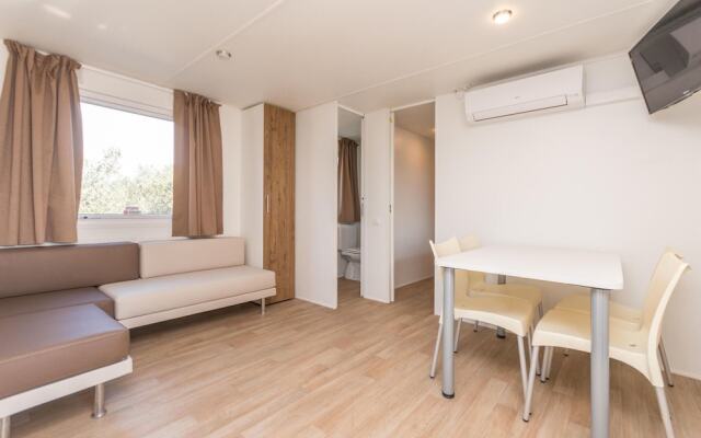 Stunning caravan in Pasman with WiFi and 2 Bedrooms