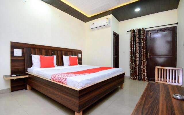 OYO 17133 Hotel Anmol