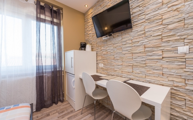 Room Tomo - open pool and pool for children: R1 Sukosan, Zadar riviera