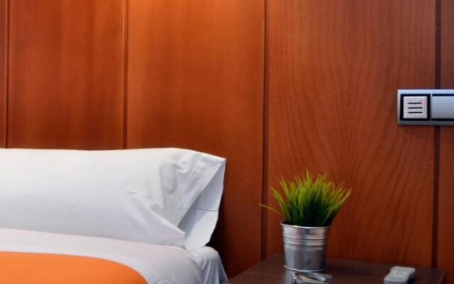 Hostal Bajo La Muralla