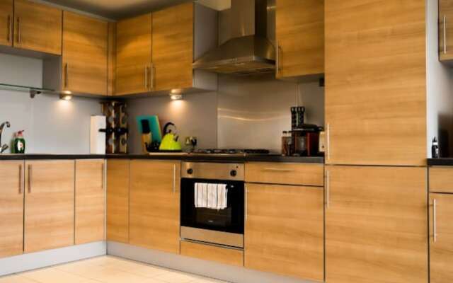 Modern 2 Bedroom Property With Balcony