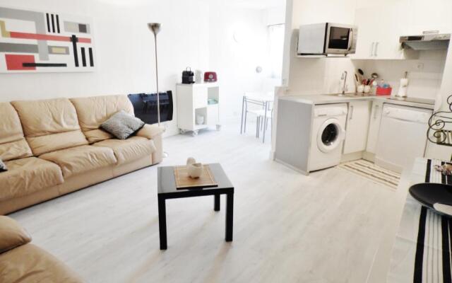 CANNES plage 2mn/45m2/vue mer/inernet/clim/parking privé