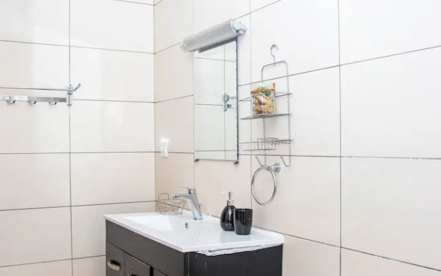 Earls Court Spintex Apartment