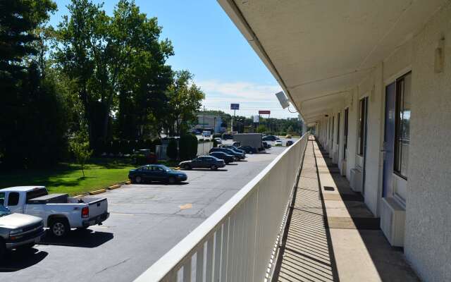 Motel 6 Chicopee, MA - Springfield