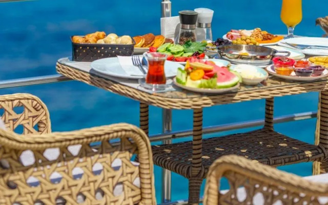 Green Beach Hotel