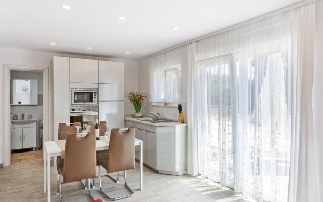 Awesome Home in Peroj With Wifi and 2 Bedrooms