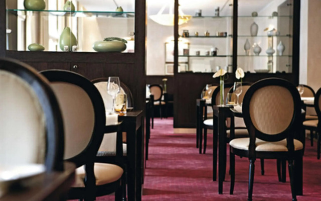 Metropolitan Hotel by Flemings