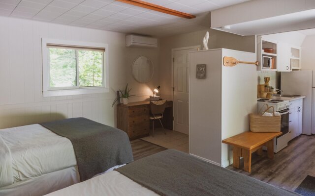 Barefoot Villas Room 1 Redwood