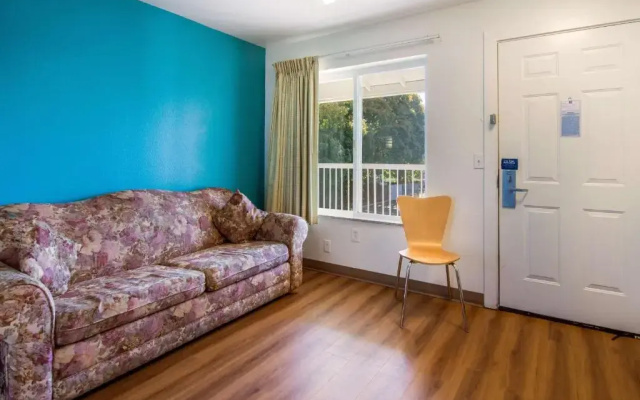 Motel 6 Portland, OR Mall 205