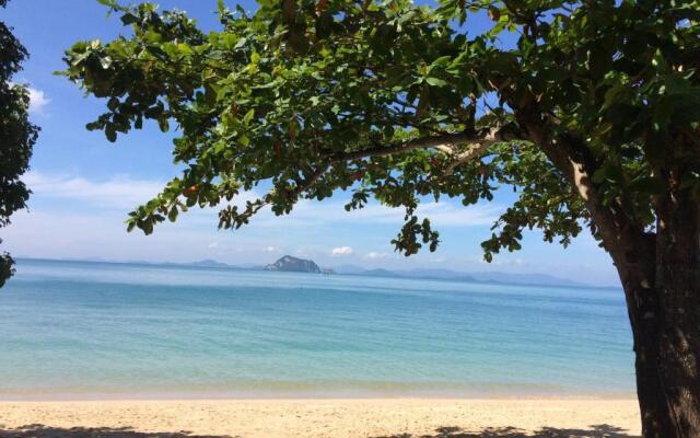 Yao Yai Beach Resort - SHA Extra Plus