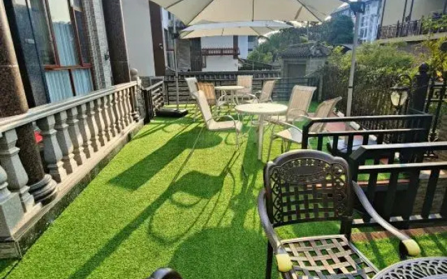 Wood House Fashion Hotel