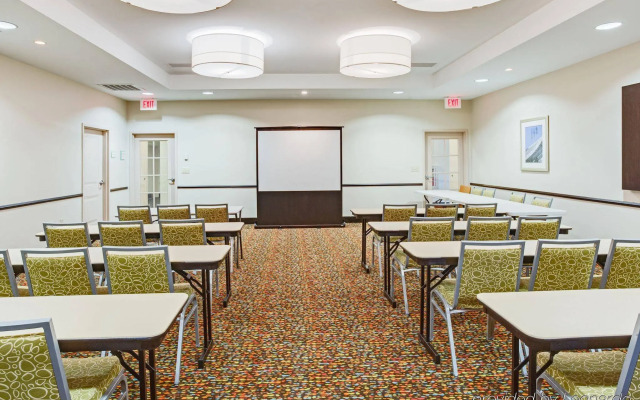 La Quinta Inn & Suites by Wyndham Starkville at MSU