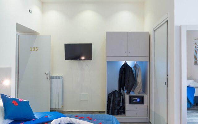 Napoli's Gold Hotel