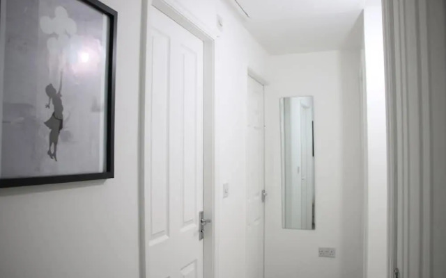 3 Bedroom House Close to City Centre/ Free Parking