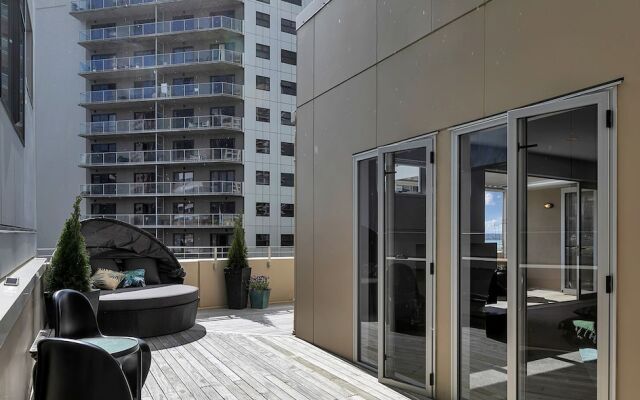 QV Executive Penthouse with Parking - 782