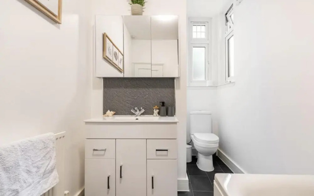 Beautiful 1-bed Apartment With Garden in London