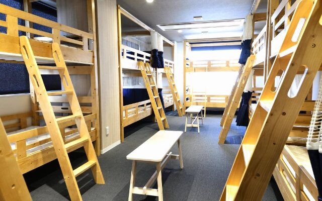 Very Hostel Namba