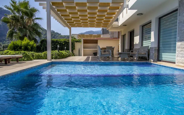 Villa East by Tatilpremium