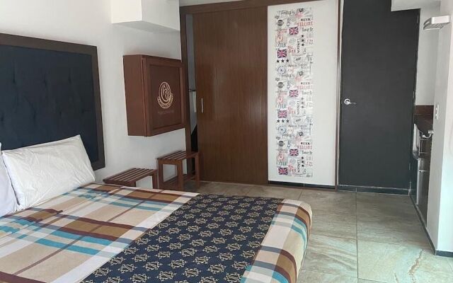 Cancún Plaza Hotel & Hostal