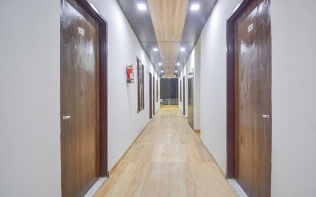 OYO 49906 Hotel Discovery Inn