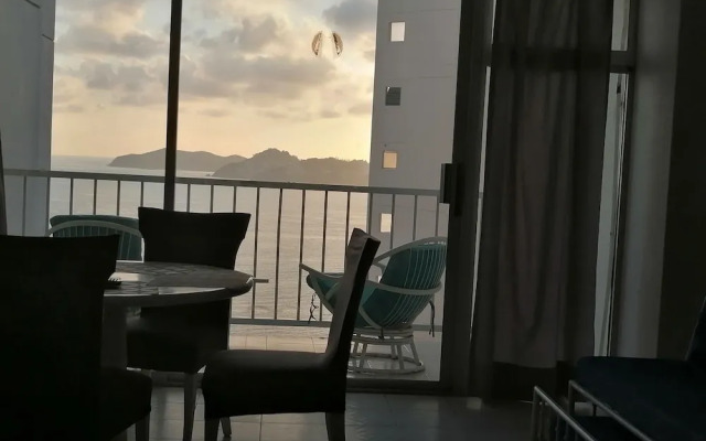 Spectacular Twin Towers Suite