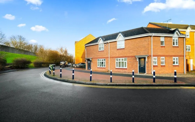 Tipton Escape Haven - 3 Bed House