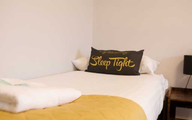 The Sailing Club - 6 Bedroom Hot Tub Town Centre