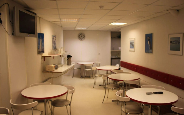 101 Guesthouse Hotel