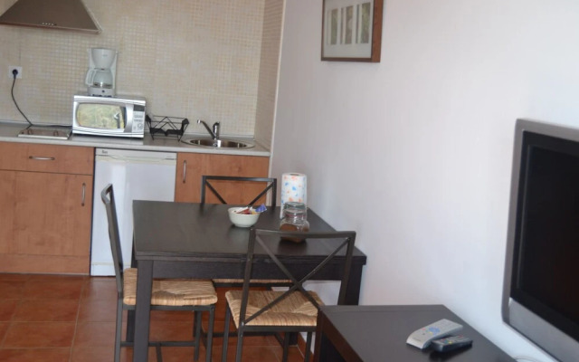 Fully equipped studio overlooking Mount Oiz