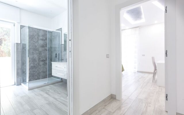 New & Stylish two Bedroom Apartment with Balconies