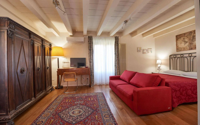 Ape Rosa Relais