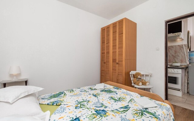 Nice Apartment in Banjol With 2 Bedrooms and Wifi
