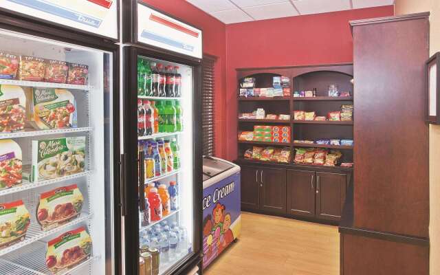 La Quinta Inn & Suites by Wyndham Hinesville - Fort Stewart