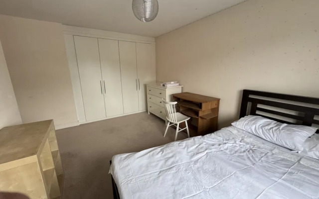 Spacious 4Bd House With Character In Coventry