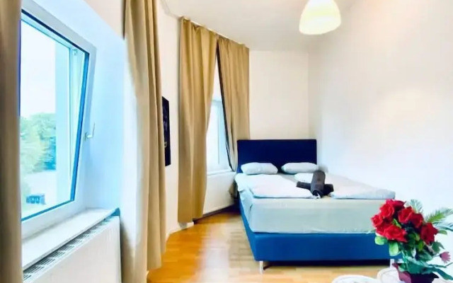 Spacious 4 BR Apt Perfect for Groups