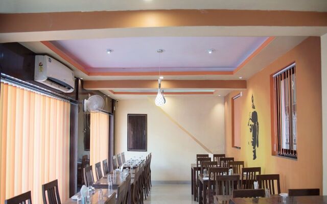 OYO 9971 Hotel Royal T